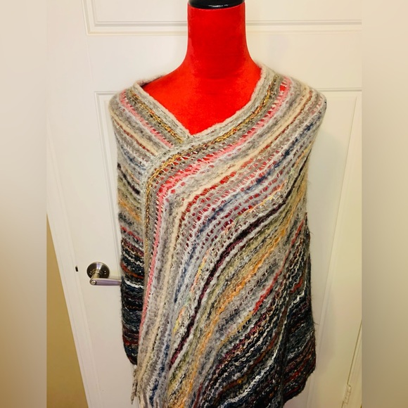 NWT SWEATER FRINGE PONCHO - Picture 5 of 10